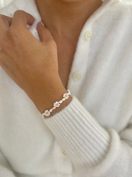 Flora Daisy Pearl Beaded Bracelet
