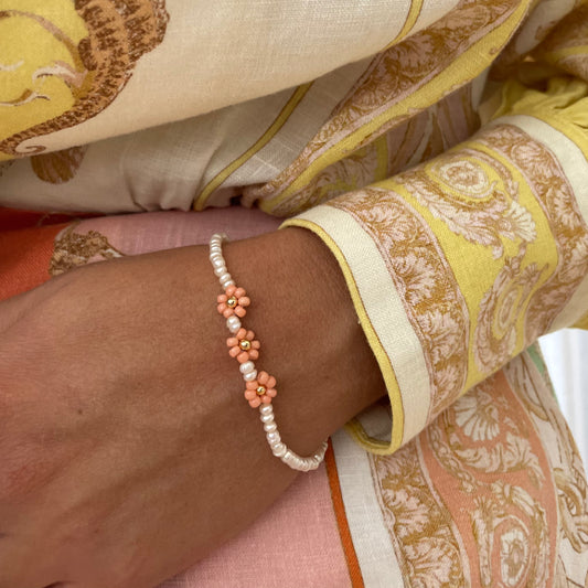 Florentina Pearl Daisy Beaded Bracelet