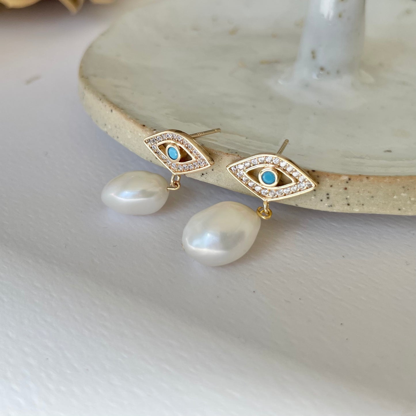 Oko Evil Eye Pearl Earrings